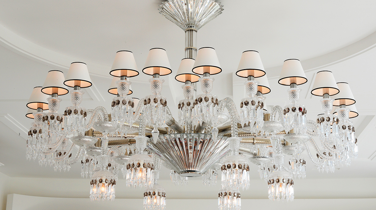 Stéphanie Coutas - Architecte d'intérieur - uminaire en cristal - Lustre en cristal Baccarat - Signatures Singulières - Magazine des talents Français