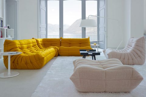 Signatures Singulières Magazine. Collection de Mobier de Ligne Roset. Canape Togo.