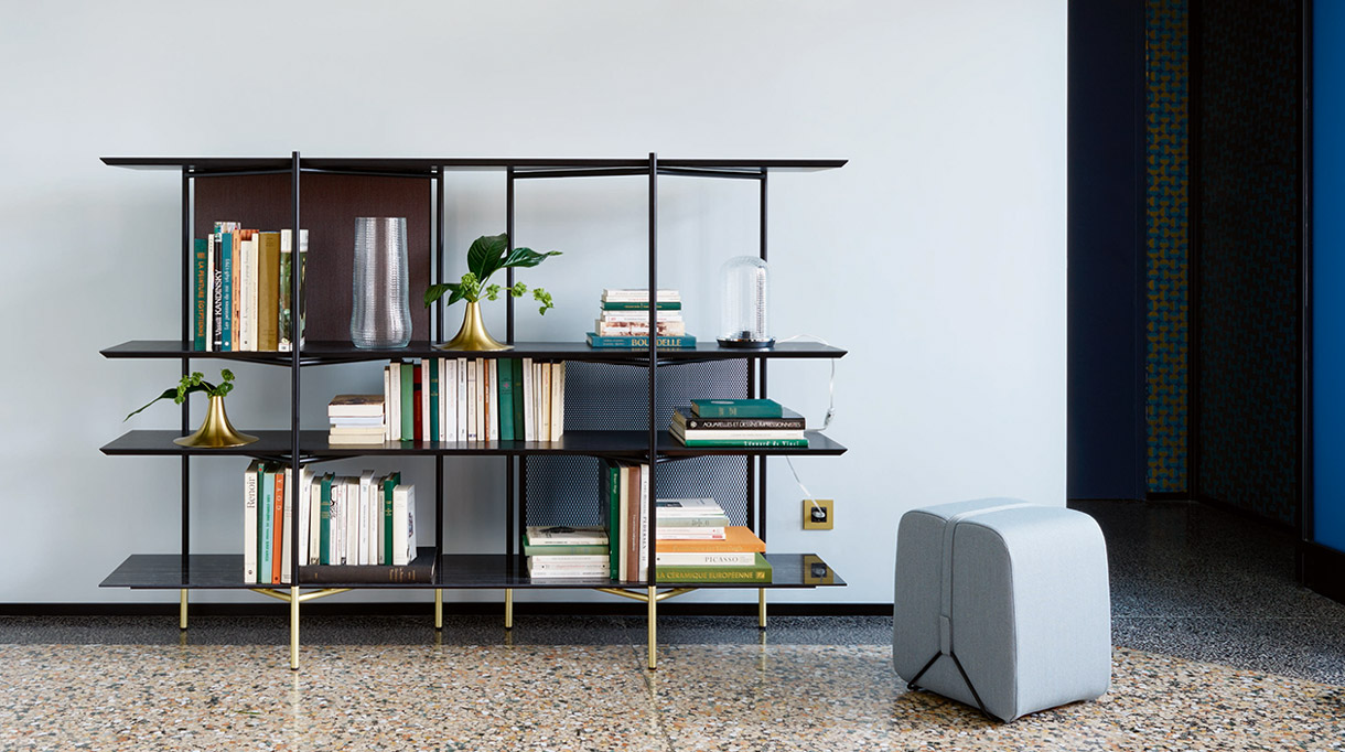 Signatures Singulières Magazine. Collection de mobilier de Ligne Roset. Etagere clyde.