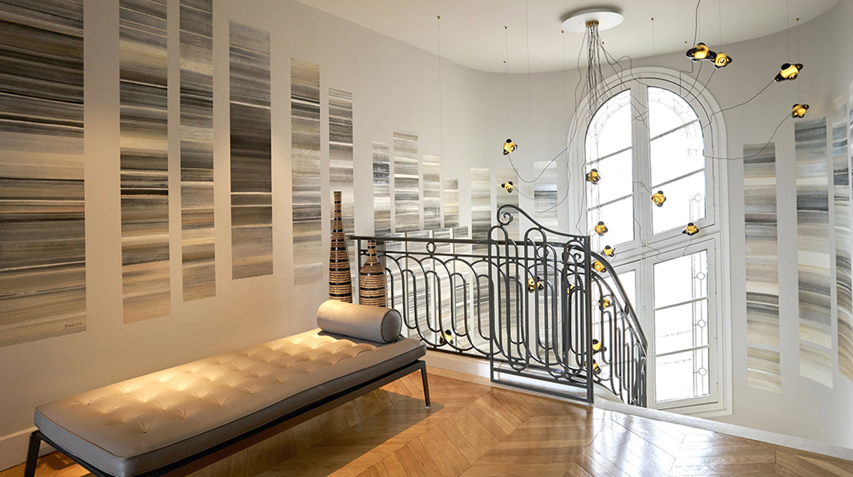 caroline besse - artiste decor mural - talent francais - rampe d'escalier en fer forge - signatures singulieres magazine