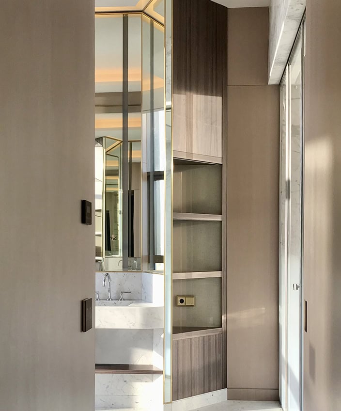 salle de bain en marbre blanc ;salle de bain design ;