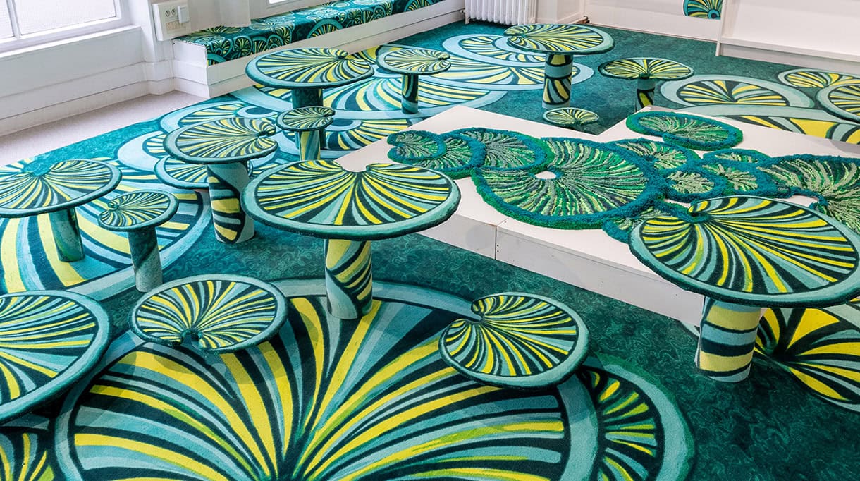 signatures singulieres magazine - moquette couleur verte ;