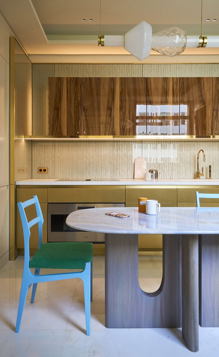 credence de cuisine en verre gravé ; cuisine contemporaine ;